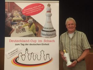Ralf Schöngart mit Pokal